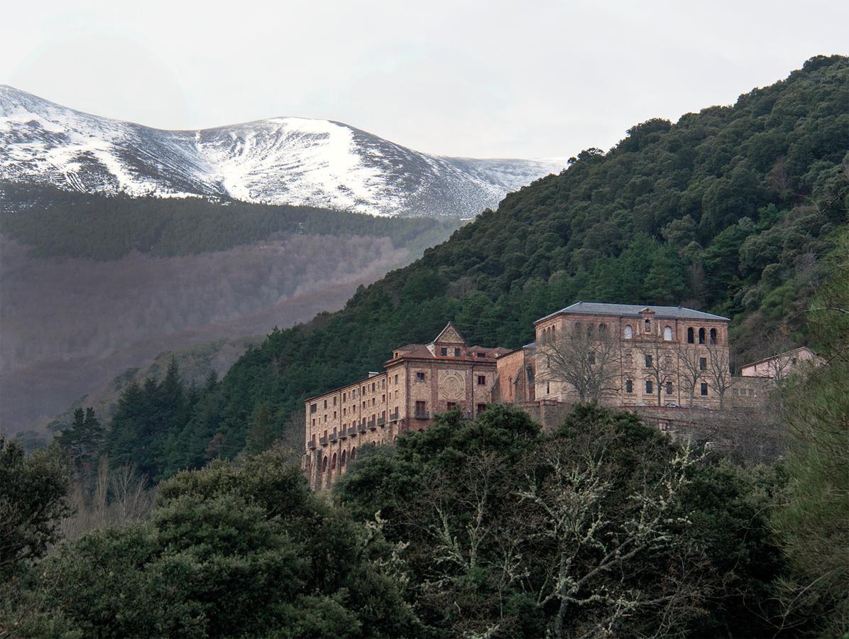 Monasterio De Santa Maria De Valvanera Anguiano Eksteriør billede